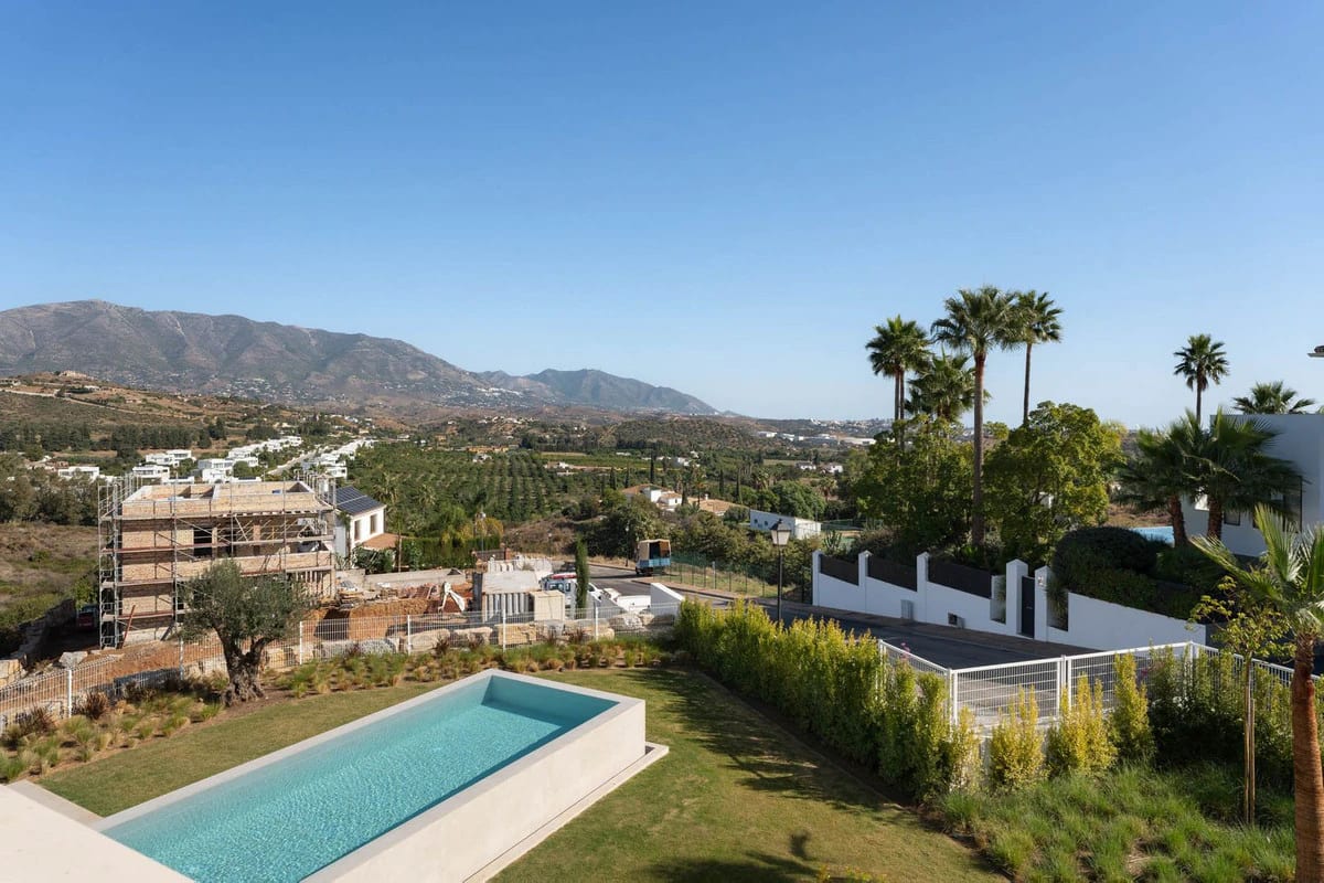 Villas with Expansive Private Gardens · Photo 32