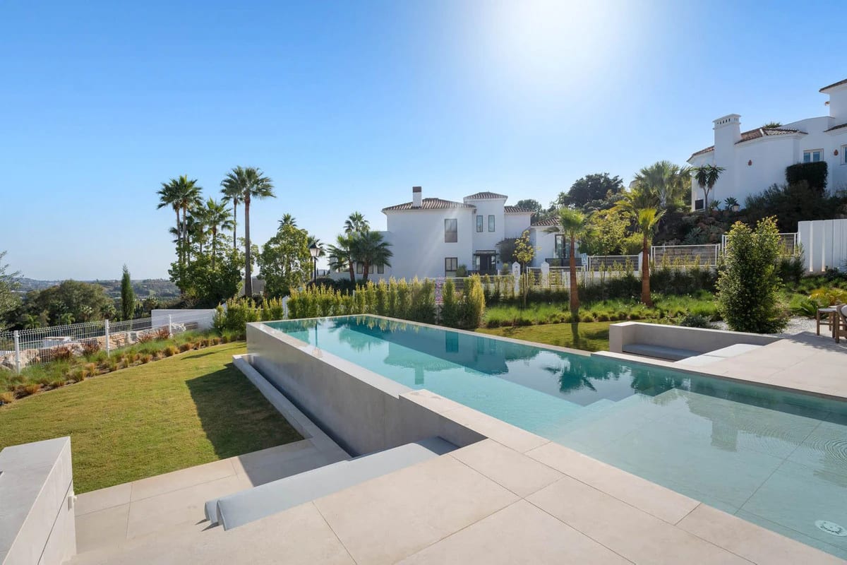Villas with Expansive Private Gardens · Photo 49