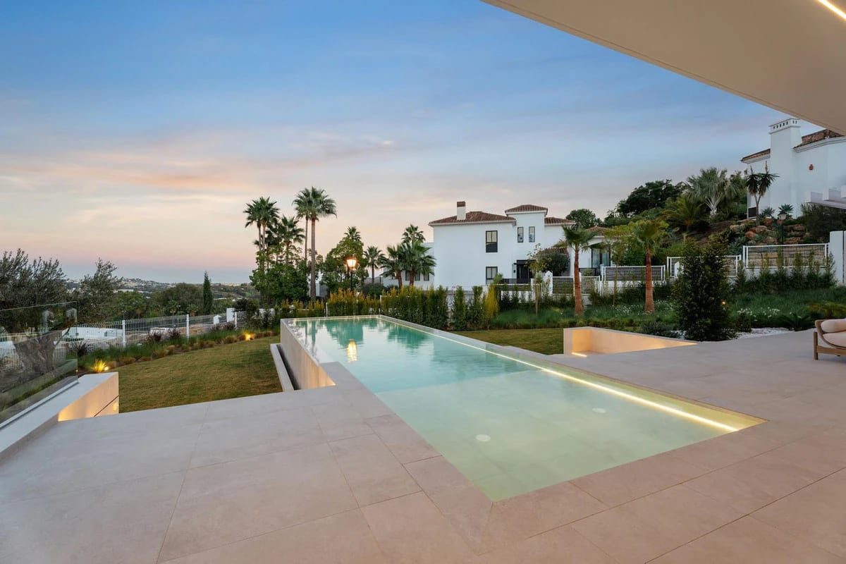 Villas with Expansive Private Gardens · Photo 34