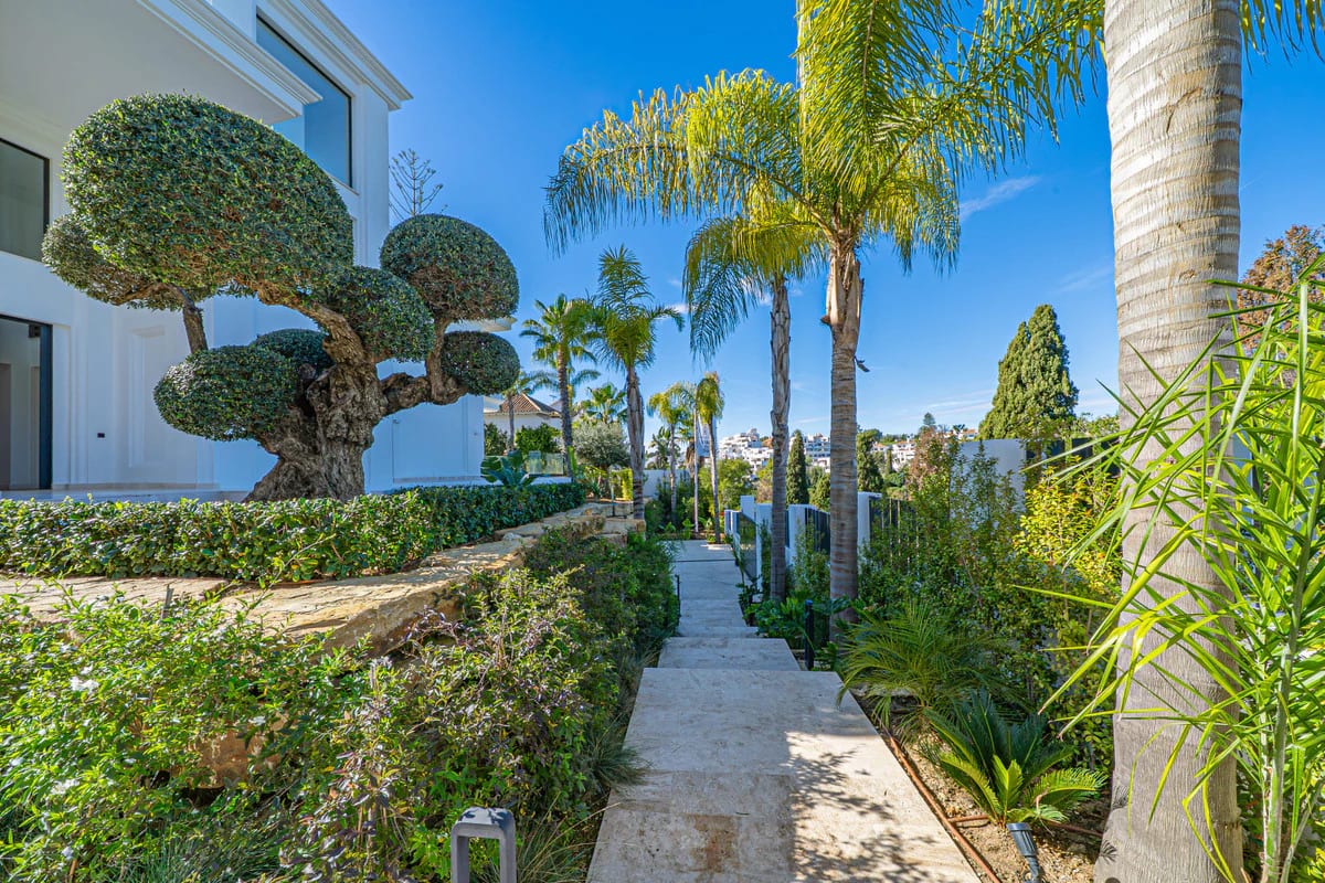 Villas with Private Pools and Gardens · Photo 57