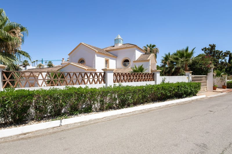 Detached Villa in El Paraiso