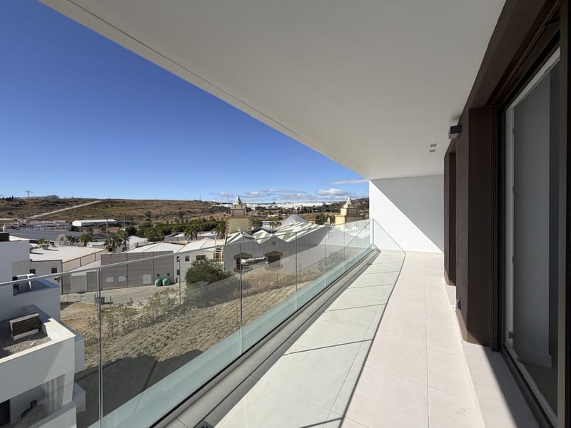 Middle Floor Apartment in Estepona