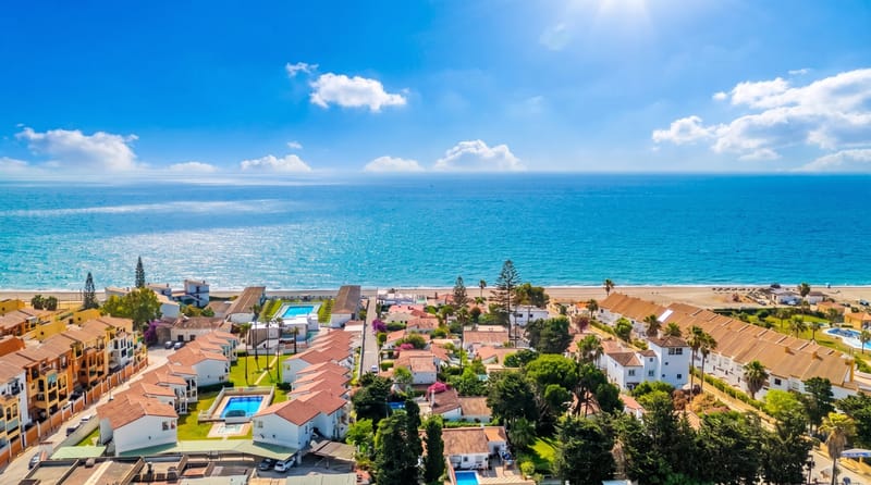 Beachfront house in Jardin Tropical, Manilva, just 100 metres from the sea!!!