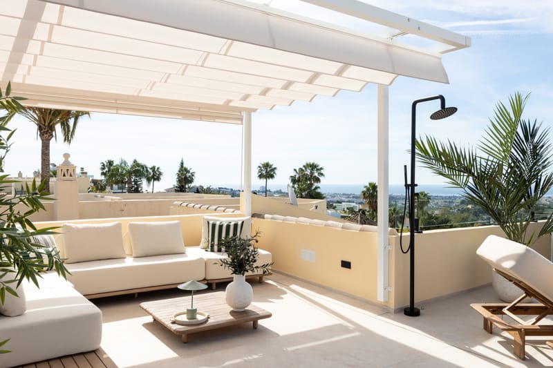 Luxury Townhouse in El Herrojo, Benahavís with 4 bedrooms