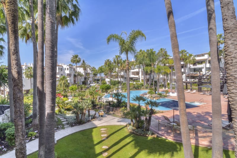 Elegantly Renovated 3-Bedroom Beach Apartment in Marina Puente Romano, Marbella Golden Mile